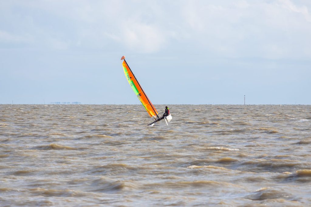 Navigateur-seul-sur-catamaran
